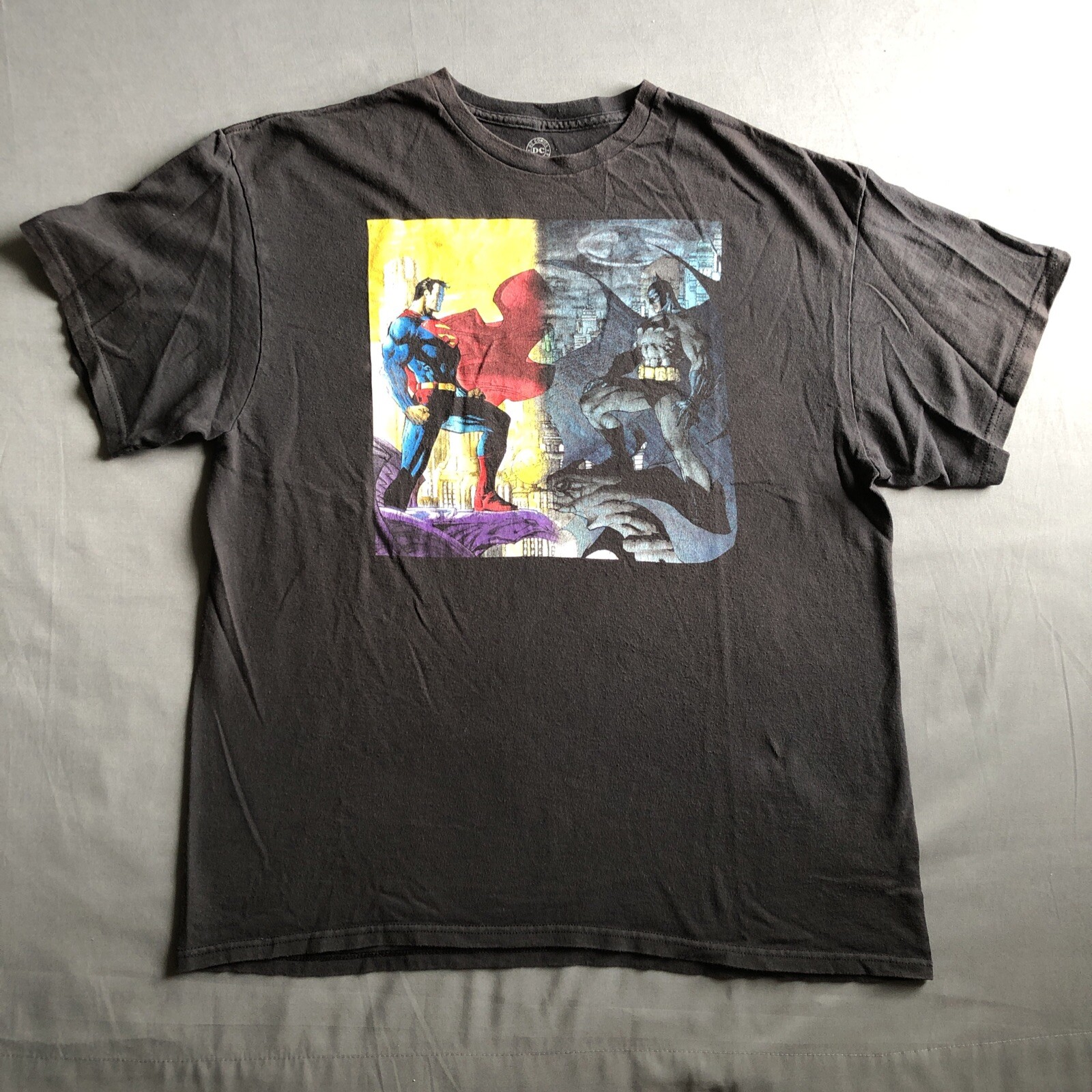 Batman V Superman Retro Graphic Tee Black XL DC Comics 2013 Comics Movies Retro