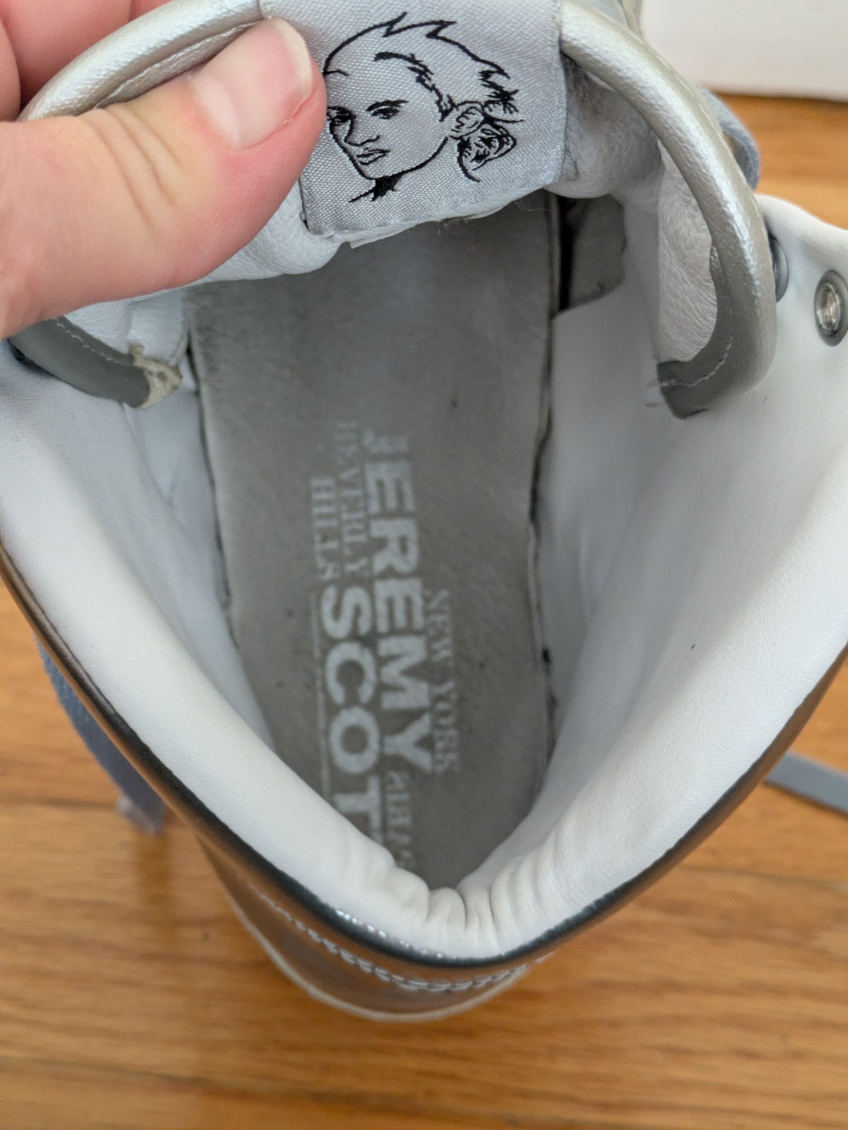 Adidas Jeremy Scott ” Missing Wings” Metallic Silver S77798 Size 8.5 US Sneakers