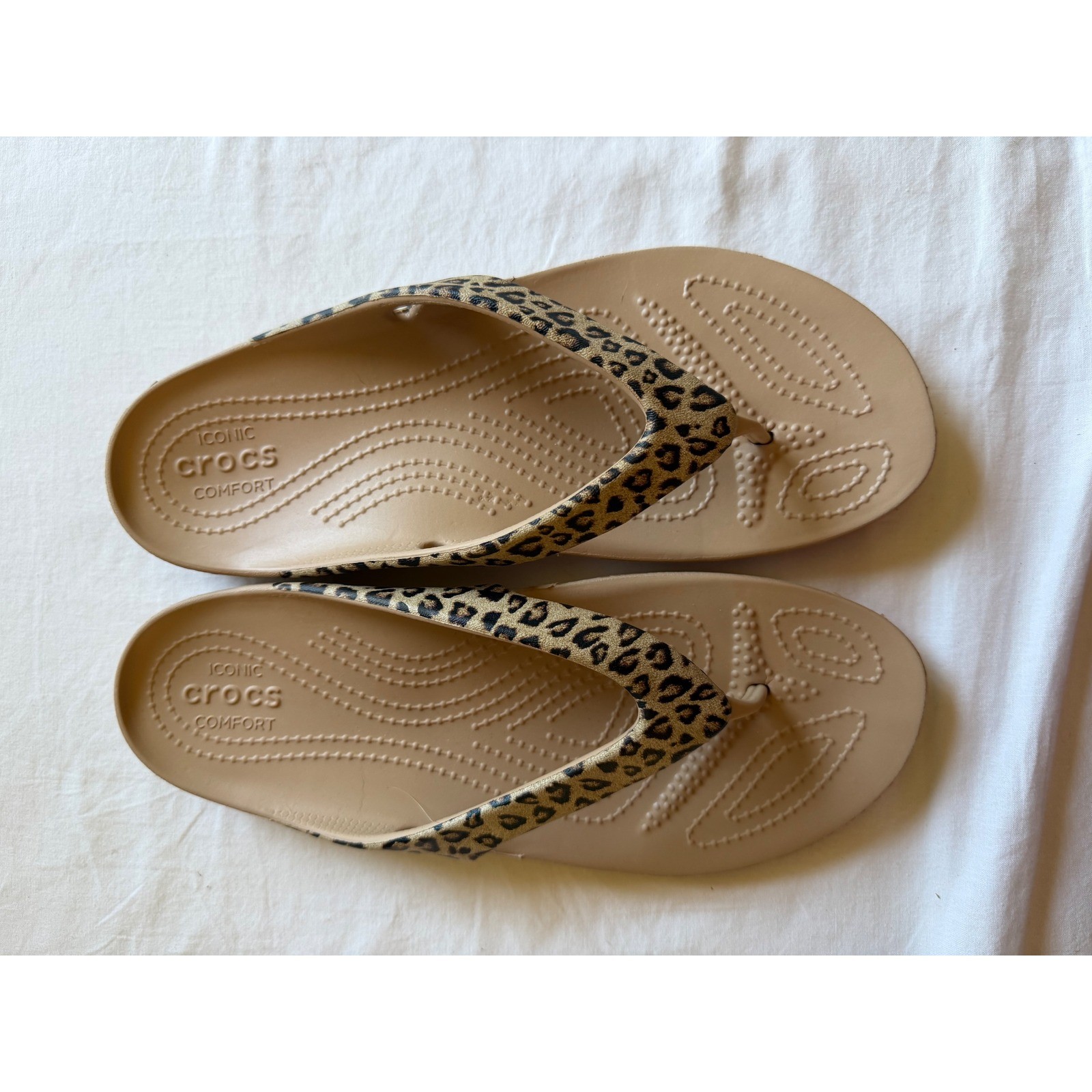 Crocs Kadee II Leopard Print Flip Flops Tan Womens Size 9 Sandals Summer