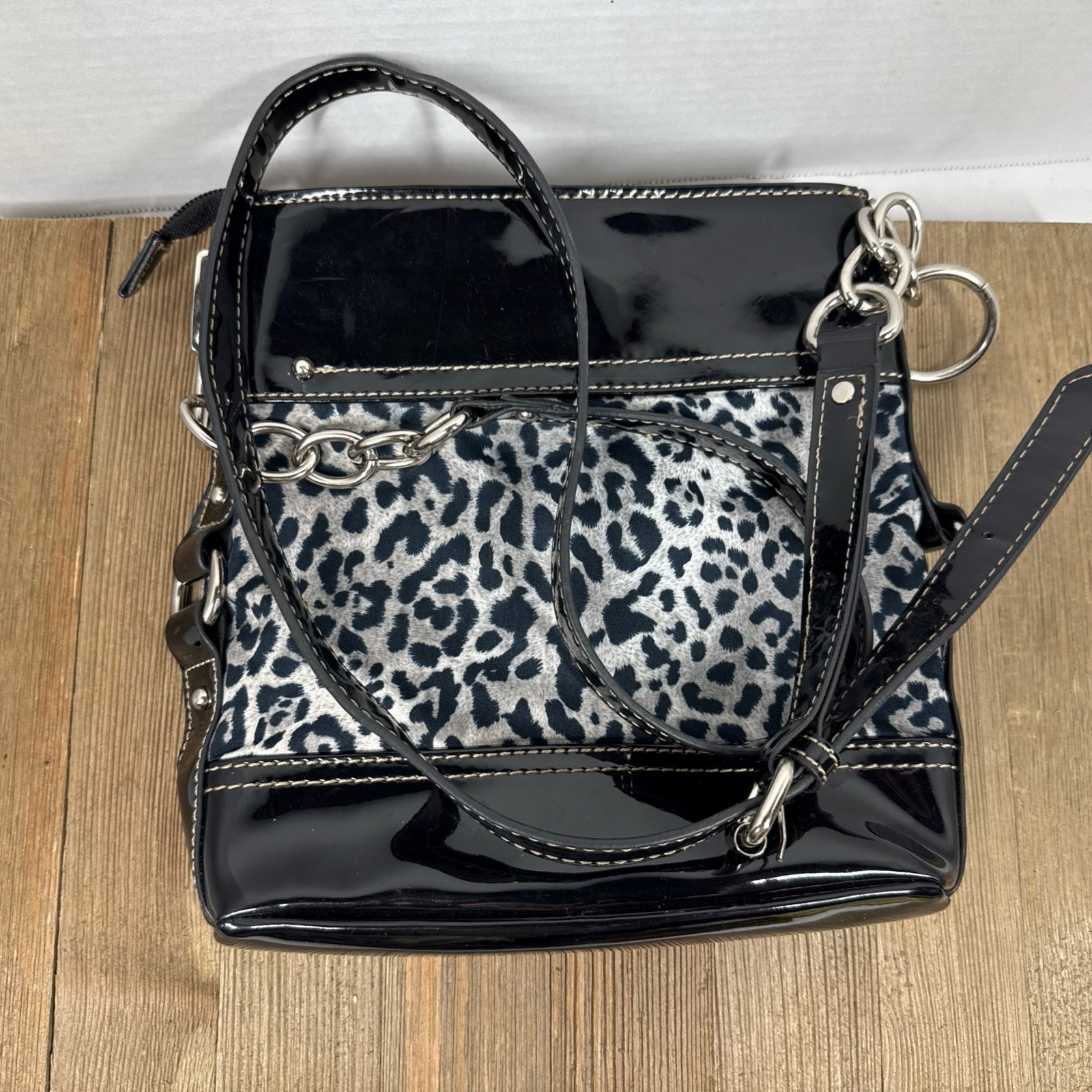 Chaps Salerno Leopard Print Crossbody Bag Vegan Patent Black Strap/Chain, Read.