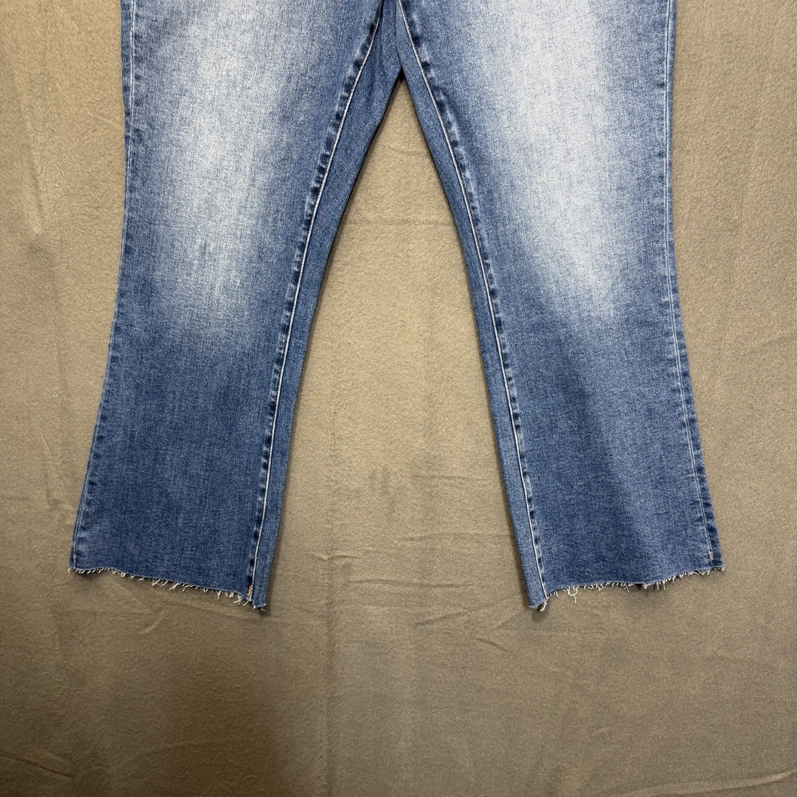 NWT MOCO Boutique Flare Jeans Womens Size 14w Tummy Control Raw Hem MOCO-BY1229