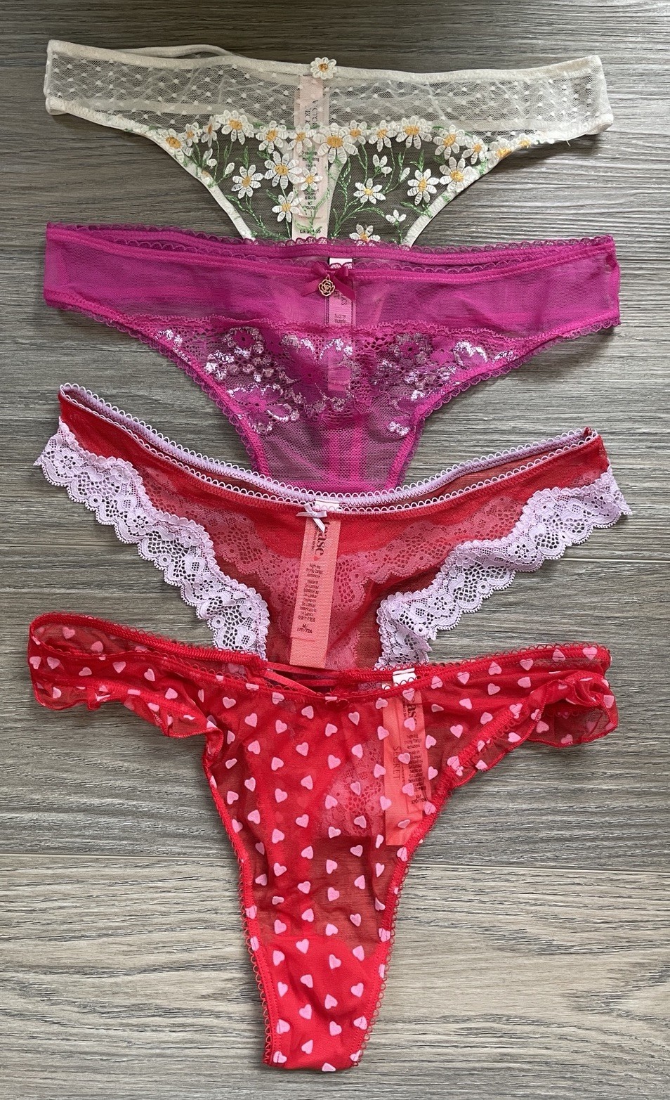 $72 Victoria’s Secret Thongs~ Lot of 4 Pairs~ Medium~NWT ❤️