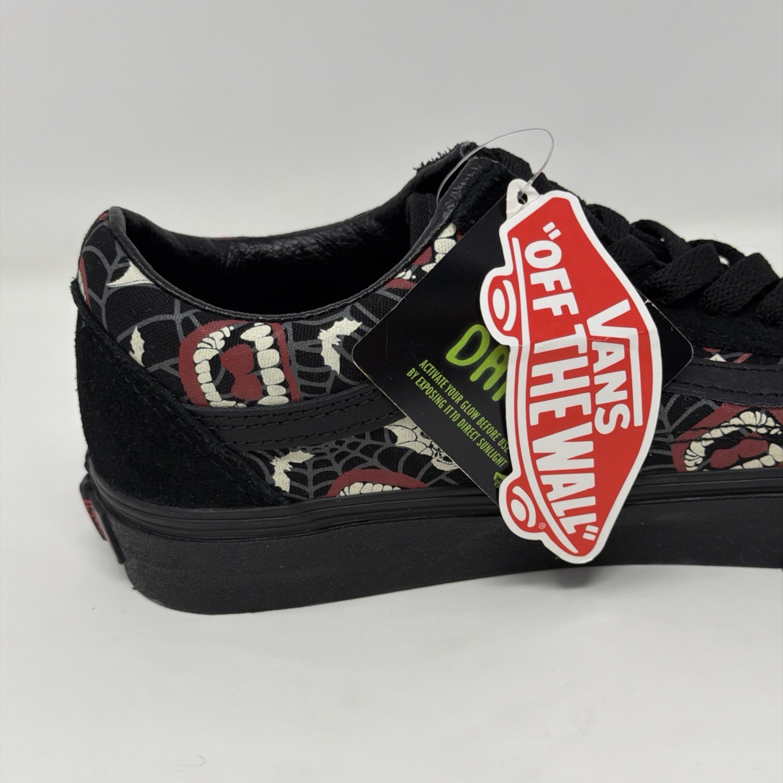 NWT Vans Old Skool Glow In The Dark Skull Vamp Men 6 Women 7.5 STORE MODEL