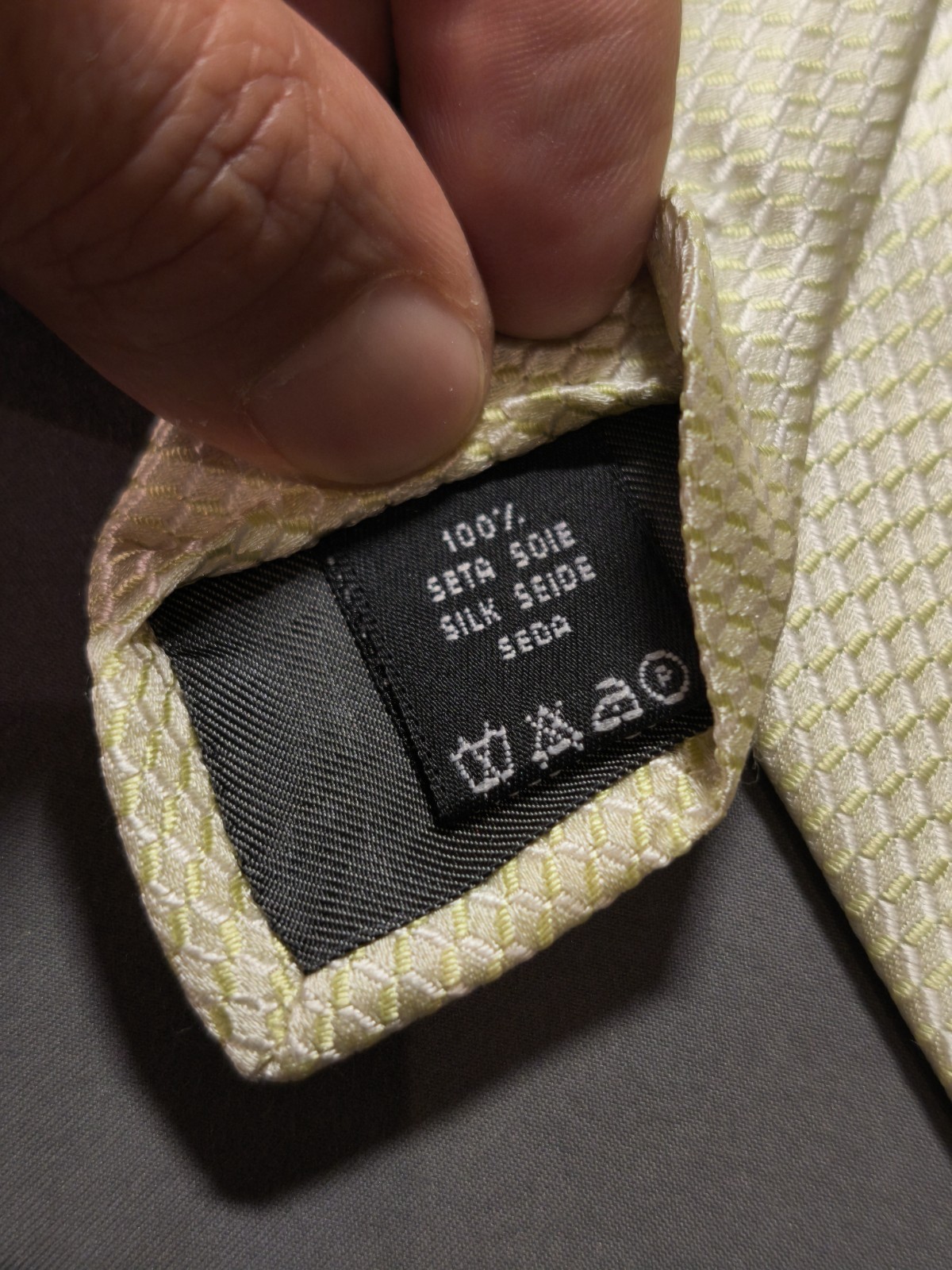Valentino – Solid Yellow Honeycomb Silk Tie Made in Italy