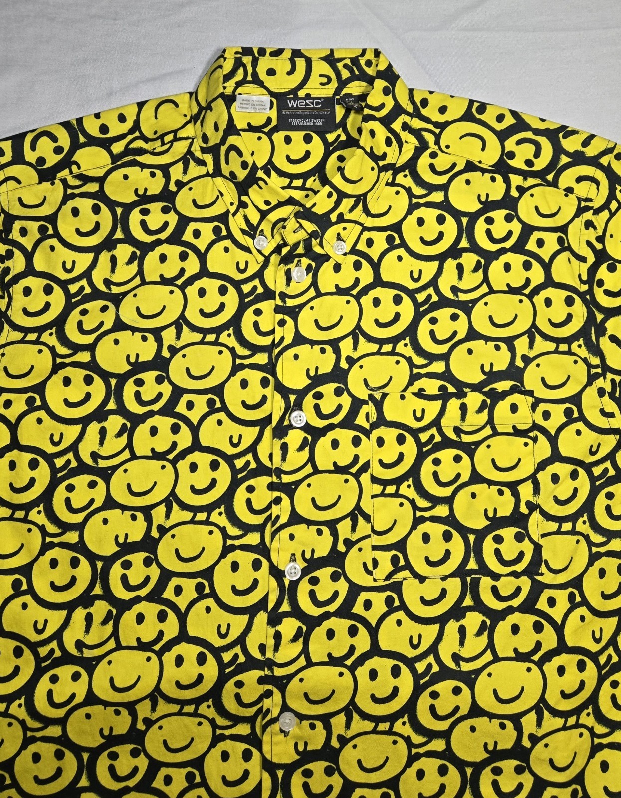 WESC Smiley Face Button-Down Shirt Mens Size Medium
