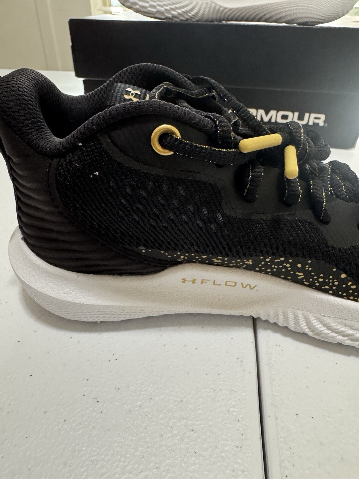 Under Armour UA Flow Breakthru 2 Black Basketball Shoes US Womens 5.5 (c10)
