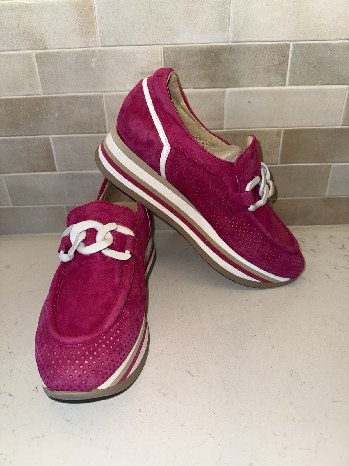 Softwaves Cadie Fuchsia Pink Chain Suede Slip On Platform Shoes EU 40 US 9-9.5.