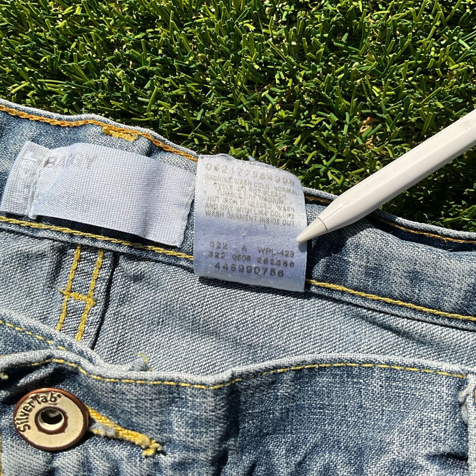 Vintage ‘98 Levi’s SilverTab Baggy Medium Wash Cutoff Jorts