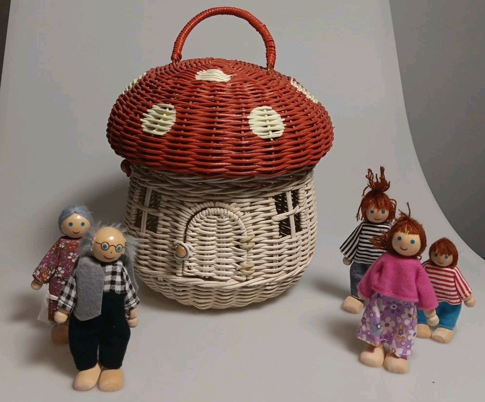Rattan Mushroom Basket Purse Whimsical Storage Handbag With 5 Wooden Dolls Wow!