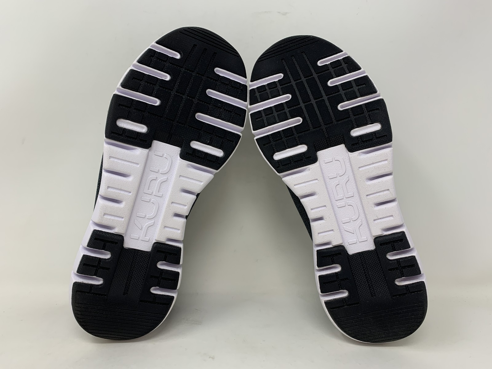 Women’s KURU FLEX Via, Jet Black/Bright White, 8 Wide US