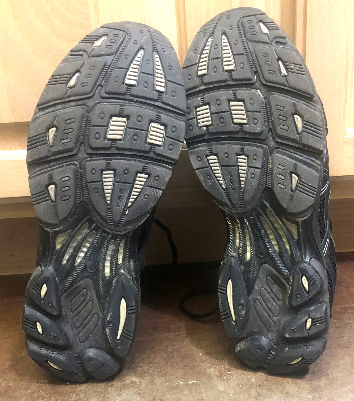 ASICS MEN’S GT-2150 RUNNING SHOES SIZE 11.0 BLACK & SILVER