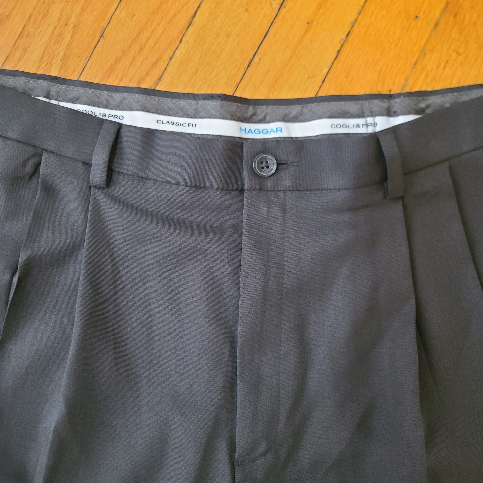 Pleated Haggar Cool 18 Pro Dress Pants Men’s 40×29 Dark Gray Classic Fit