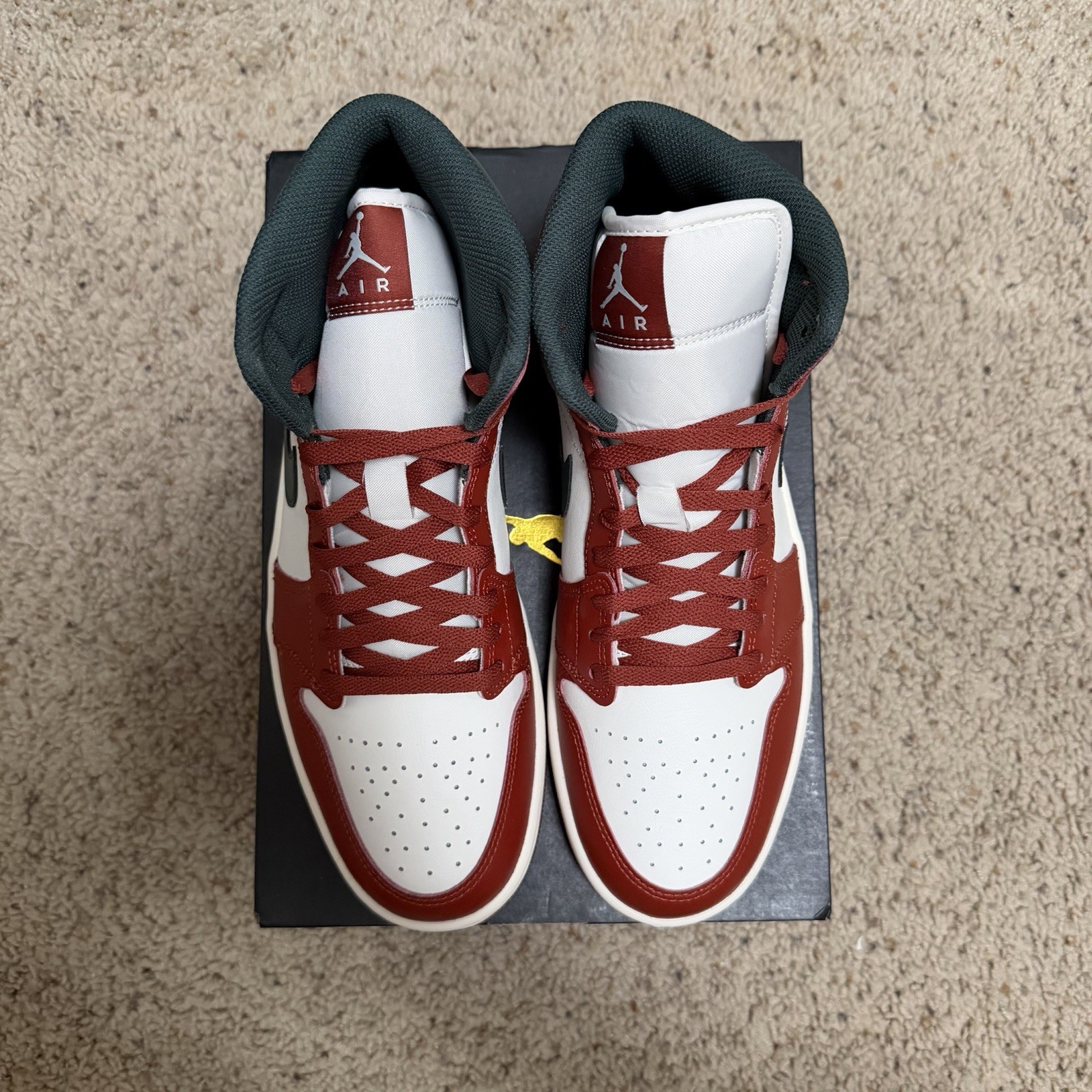 New Nike Men’s Size 10 Air Jordan 1 Mid (DQ8426 105) Sneaker Damaged Box