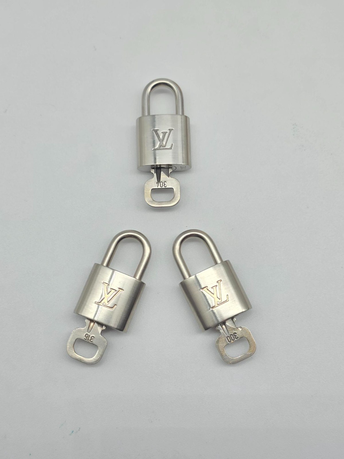 Authentic 1 Louis Vuitton Silver Padlock Lock & 1 Key LV Bag Luggage Accessory