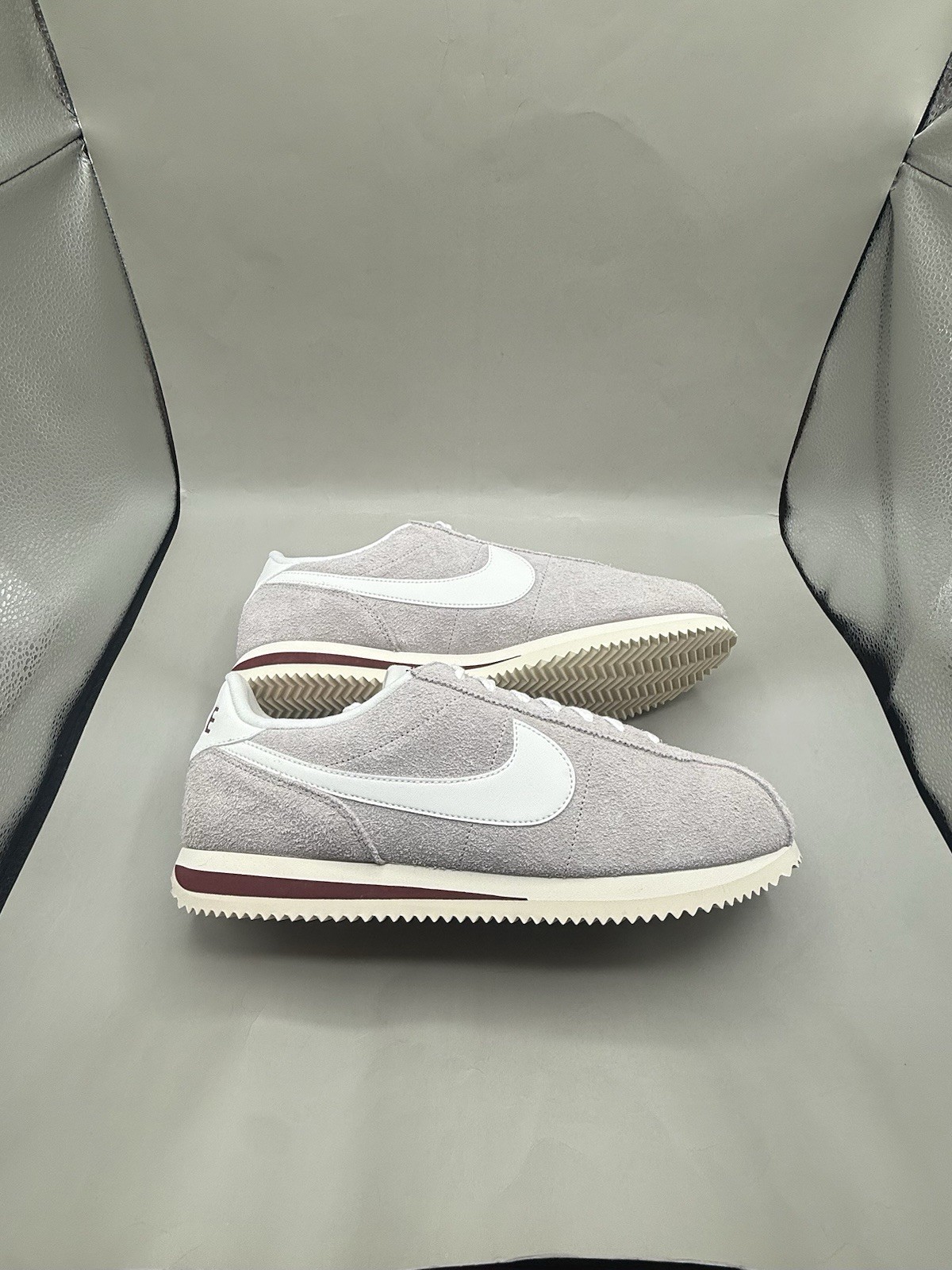 Nike Cortez SE SuedeCollege Grey Dark Team Red Coconut Milk Sail Men 11.5 Mint