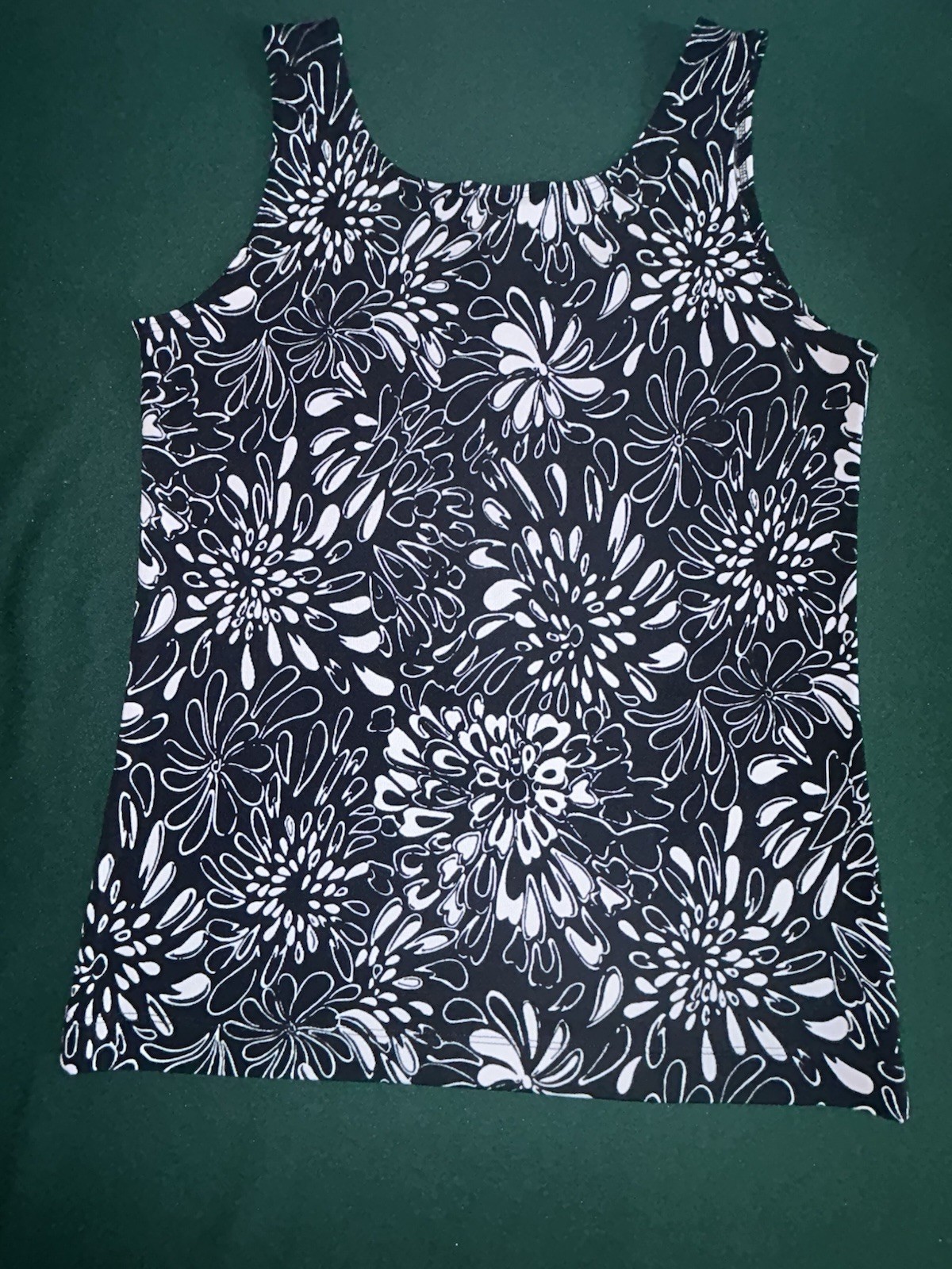 Additions by Chico’s Black White Floral Sleeveless Scoop Neck Tank Top 0