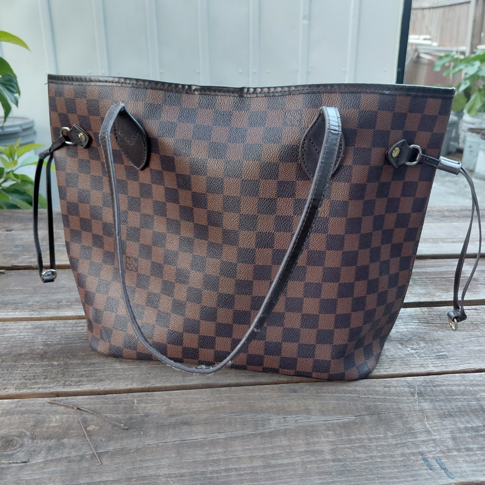 Louis Vuitton Neverfull MM in Damier Ebene canvas