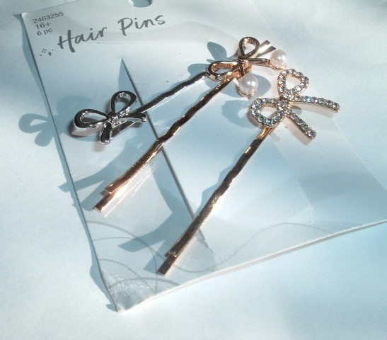 3 GOLD AND SILVER WHITE PEARL AND RHINESTONE BOW 2.5″ BOBBY PINS NEW WITH TAG