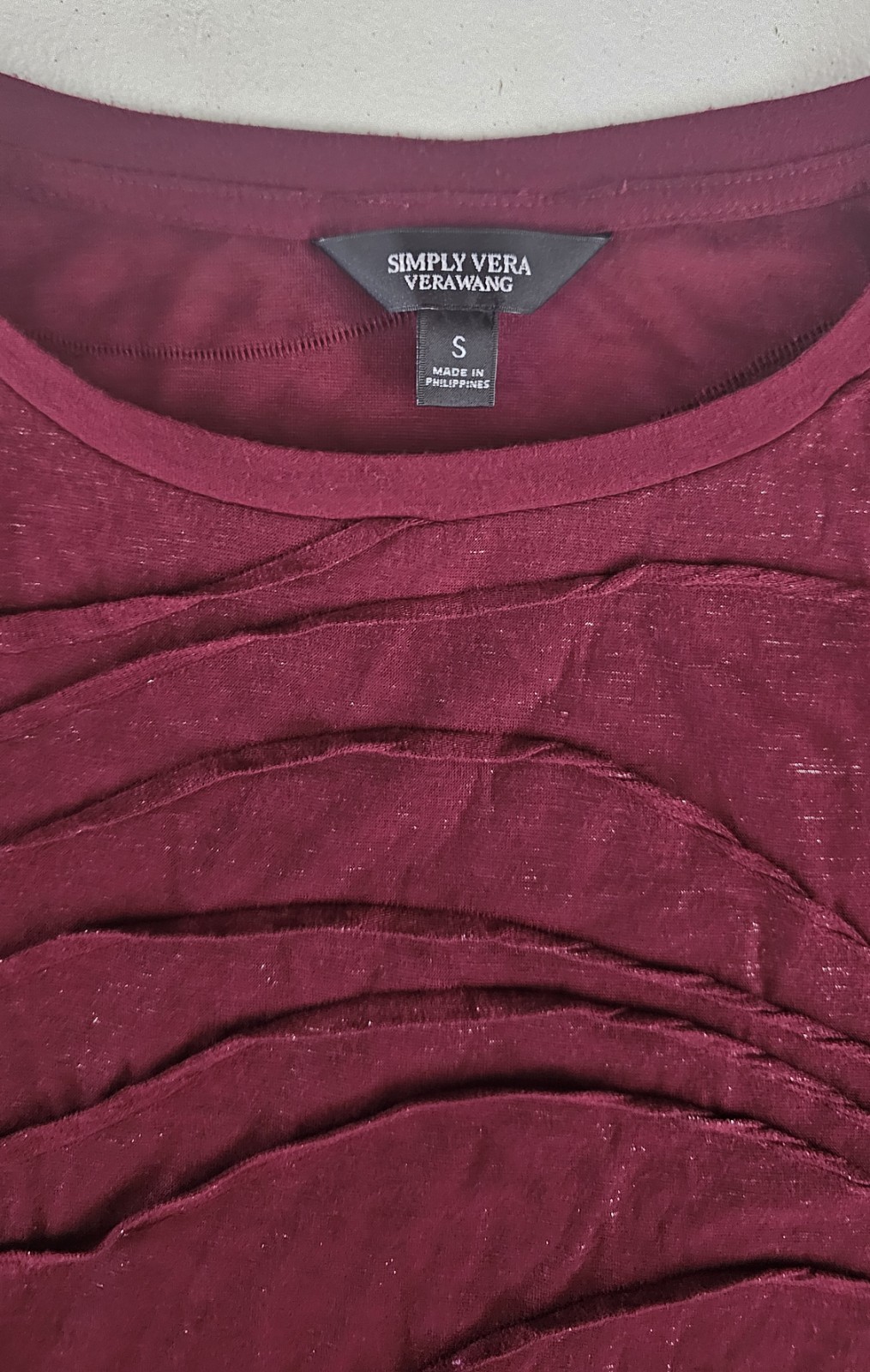 Simply Vera Wang Sz S Deep Red Soft Texture Top Sheer Glitter Ruffled