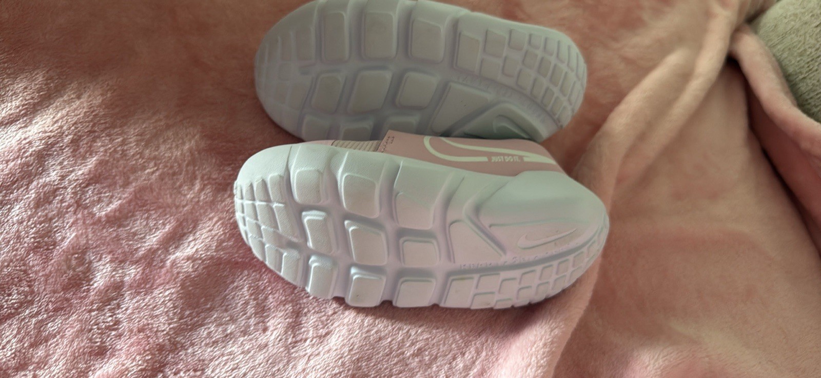 Nike Unisex Kids Size 7 Pink/Gray/White Slip-On Low Top Sneakers