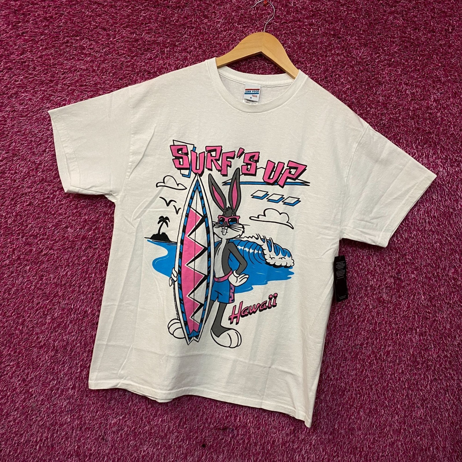 Junk Food Clothing Looney Tunes Bugs Bunny “Surf’s Up Doc” Vintage Style Tee Med