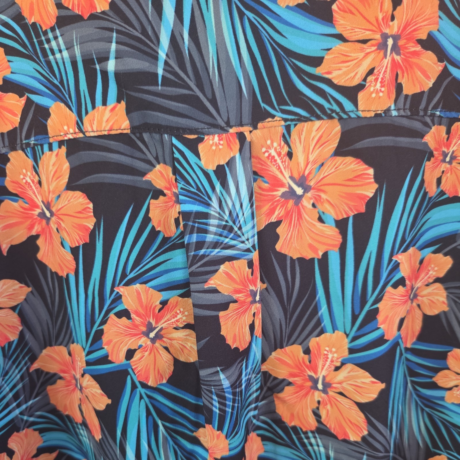 WESC Hawaiian Floral Shirt Men’s XXL Sweden Beach Pocket Comfort Cruise Unisex