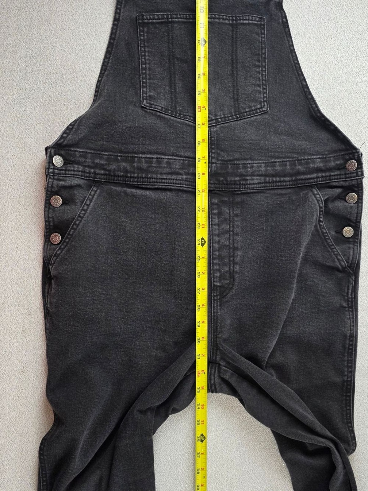 Old Navy Slouchy Straight Black Denim Overalls with Front Pocket Wmn’s 16