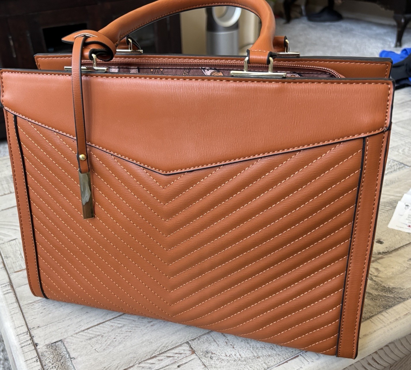 Tan Textured Crossover Handbag Quilted Chevron Design With Gold Tone Hardware