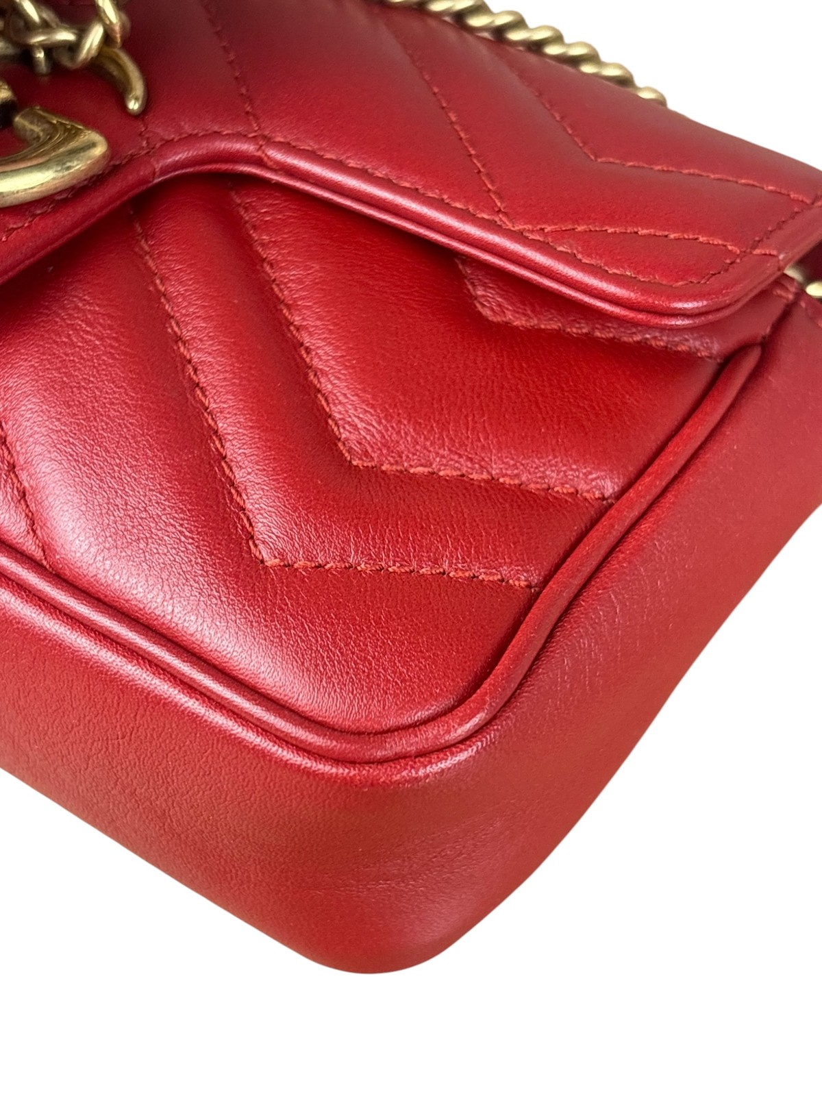 Size OS – Gucci Red Chevron Quilted Matelasse Mini Leather Shoulder Bag / Pre-Ow