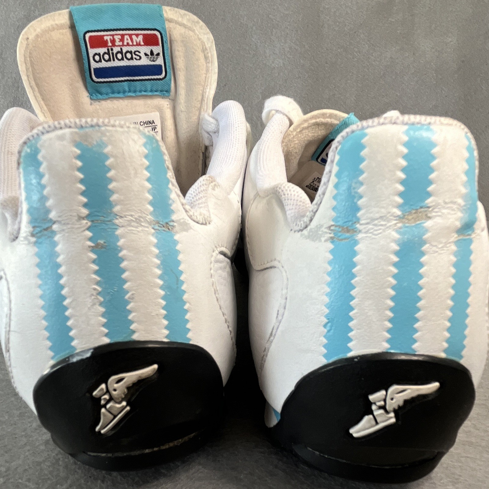2006 adidas Team Goodyear Men’s Adiracer Low Leather Sneakers White/Blue/Black