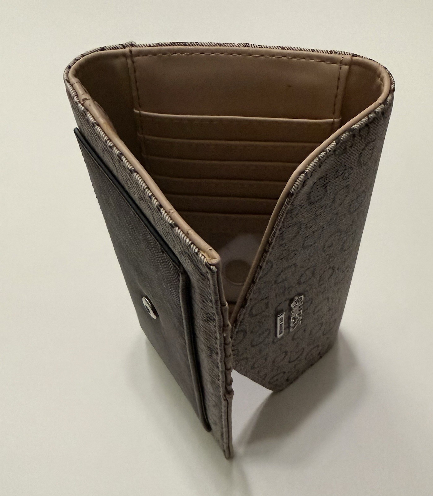 GUESS Women’s Wallet Checkbook Logo Pattern Gray w/ Zip Pocket & ID Window