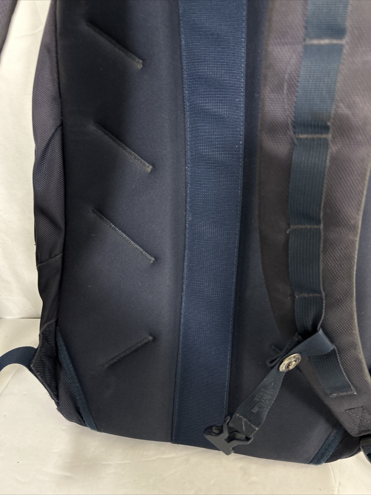 The North Face Lineage 20L backpack book bag navy used Flaw Small Rip On Side