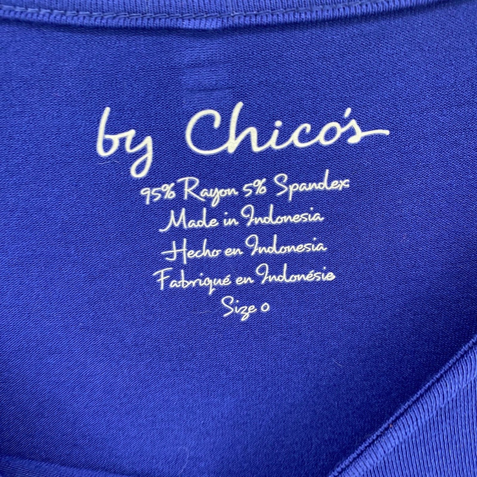 Chicos Top Womens 0 US Small Blue 3/4 Ruched Sleeve Stretch Knit Shark Bite Hem
