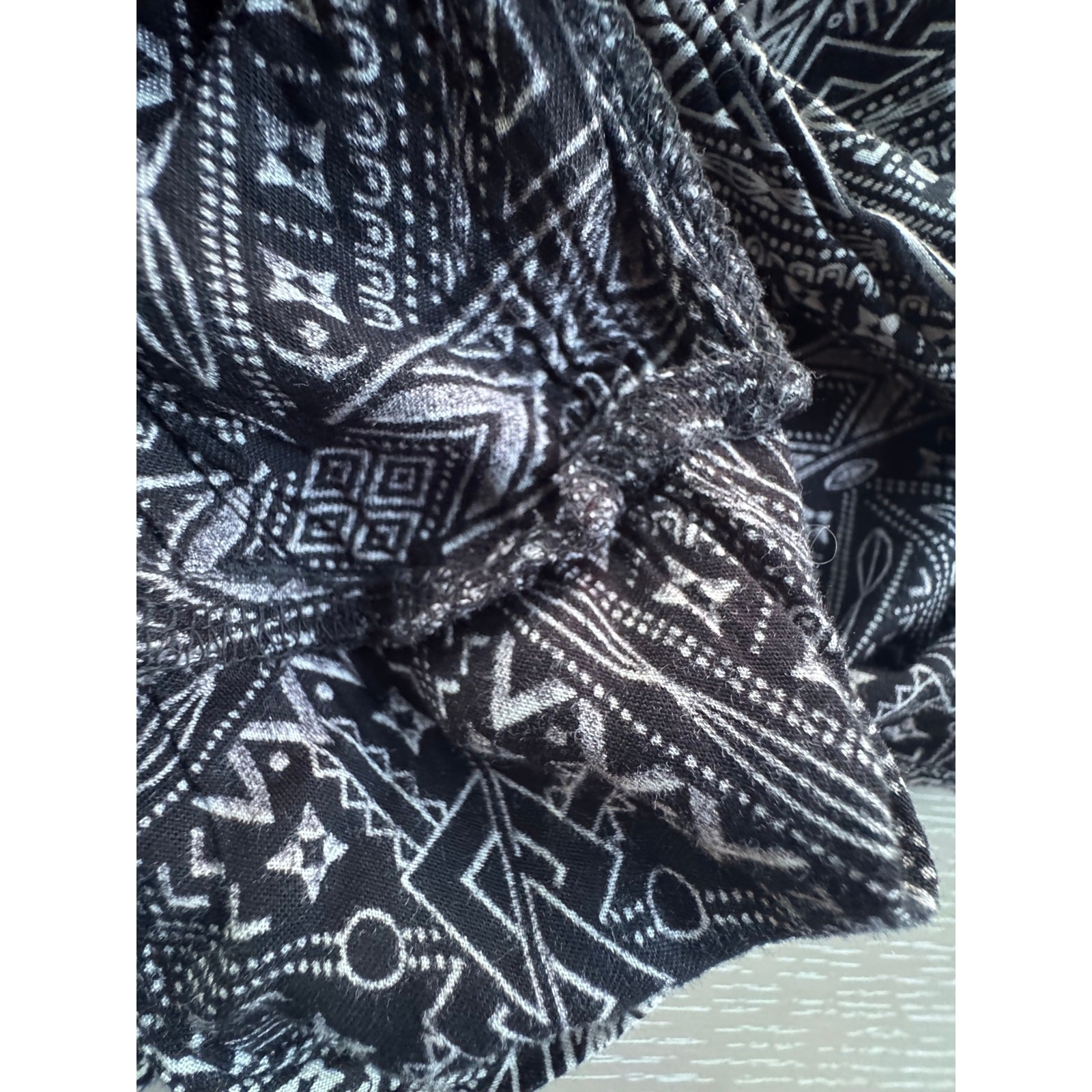 KAVU Womens Large Geometric Tribal Print Smocked Elastic Waist Lounge Shorts B&W