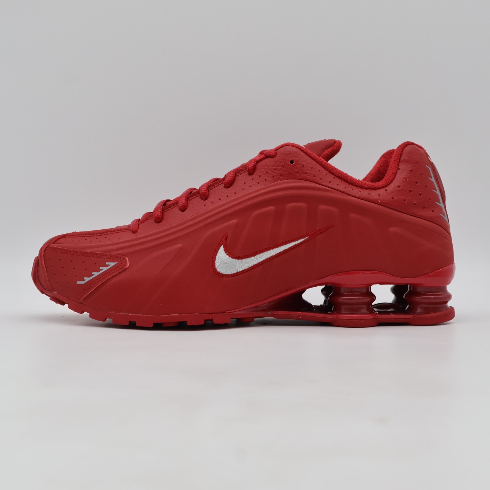 IQ0608-687 Nike Shox R4 Gym Red Metallic Silver (Men’s)
