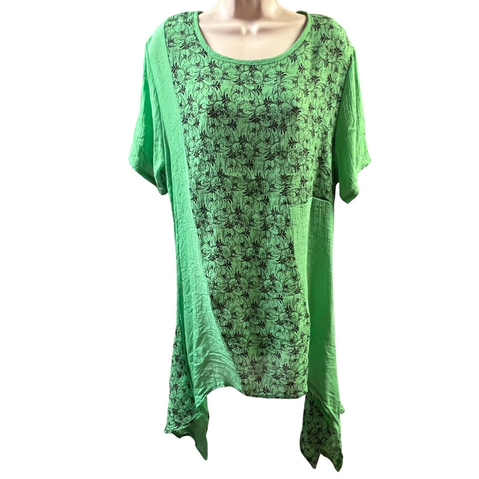 India Boutique Tunic Top Womens One Size Green New Scroll Print Sharkbite Hem