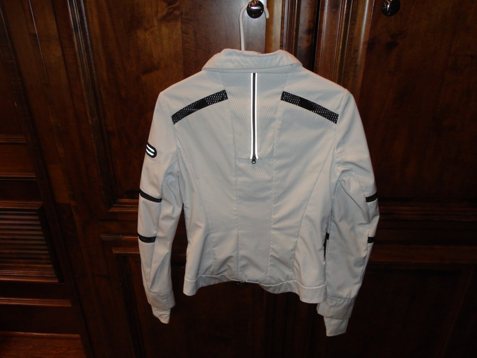 White Blanc NOIR Full Zip Jacket Womens S Very Nice – no holes – Very Good Cond