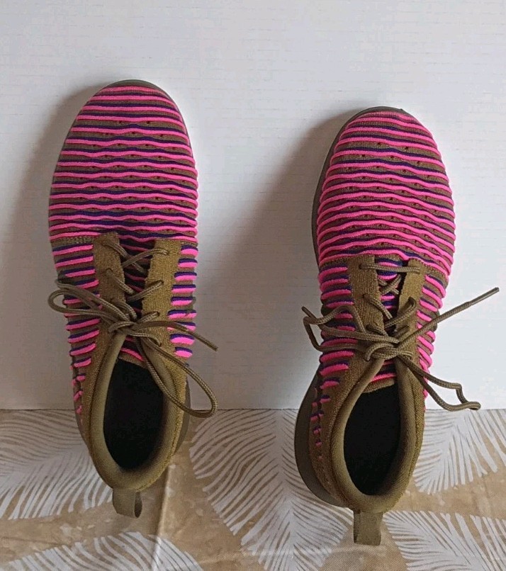 Nike Low Top Striped Pink/Green Lace-Up Athletic Sneaker Teens