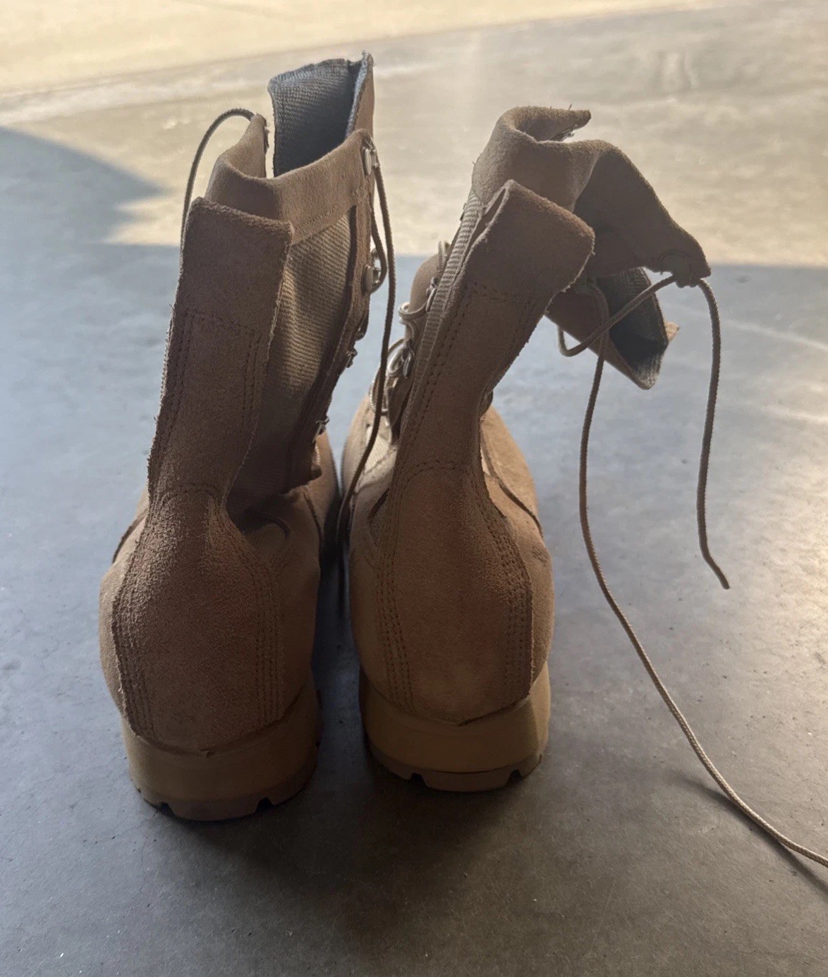READ DESCRIPTION Belleville Desert Tan Combat Boots Gore-Tex Vibram 8.5R Used