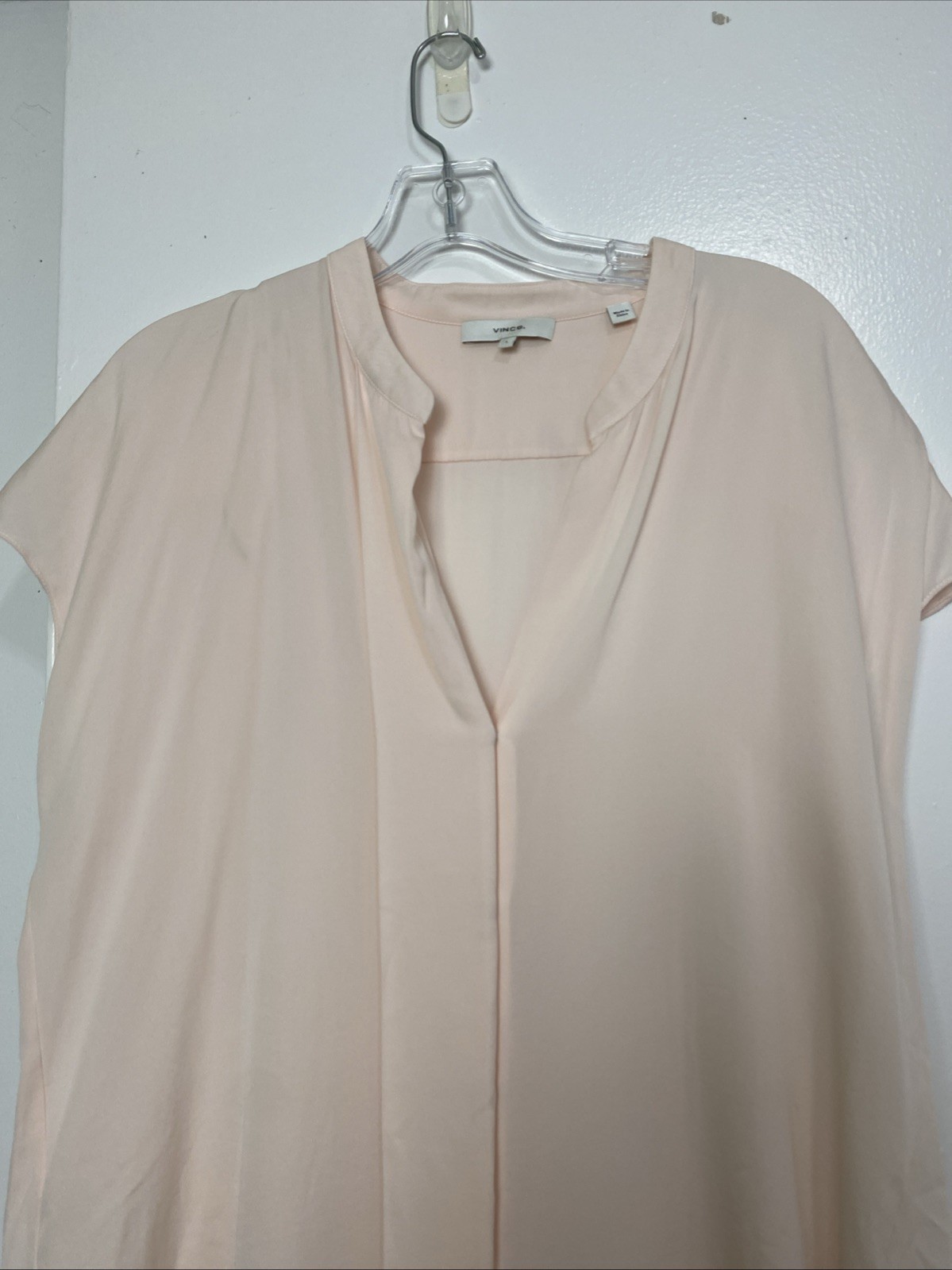 Vince Silk Blouse Top Size L Women’s Pink Satin Split Neck Sleeveless Buttons