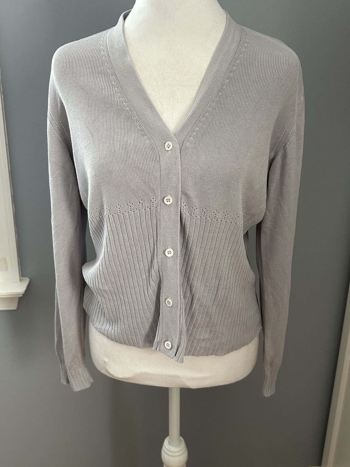 C’est City Women’s Large 100% Silk Gray Ribbed Button Front Cardigan Sweater