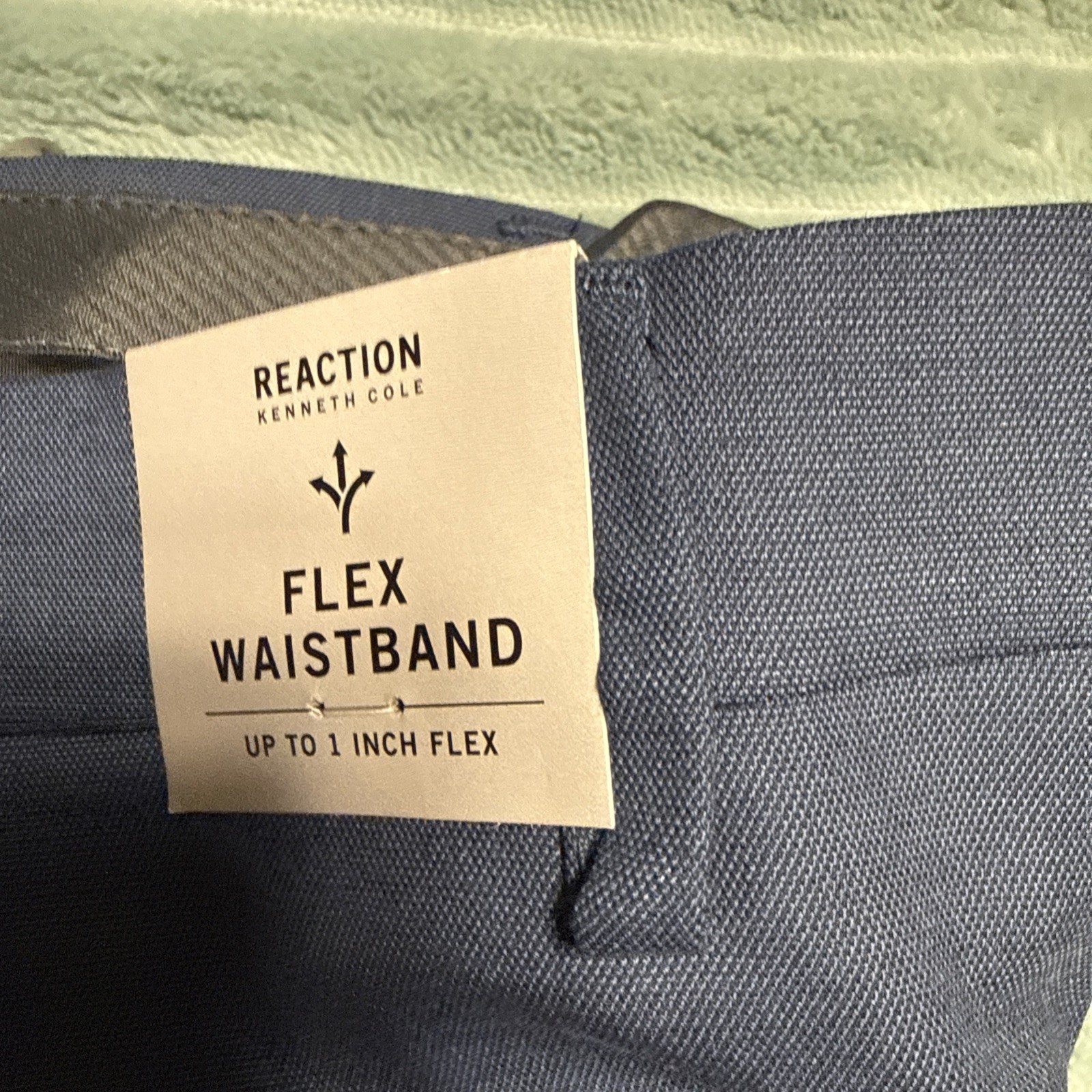 NWT Kenneth Cole Reaction Men’s Slim Fit Chambray, 31Wx30L