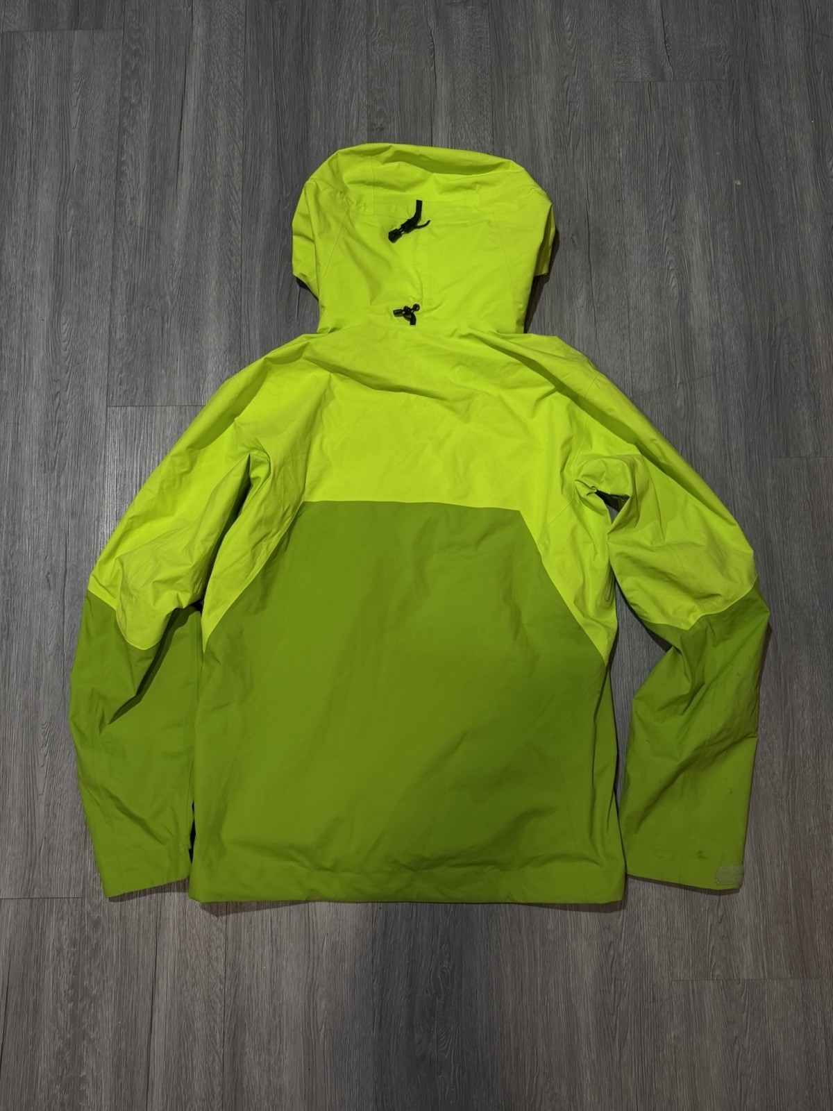 Arc’teryx Men’s Hooded Full Zip Shell Jacket Green Colorblock Regular M