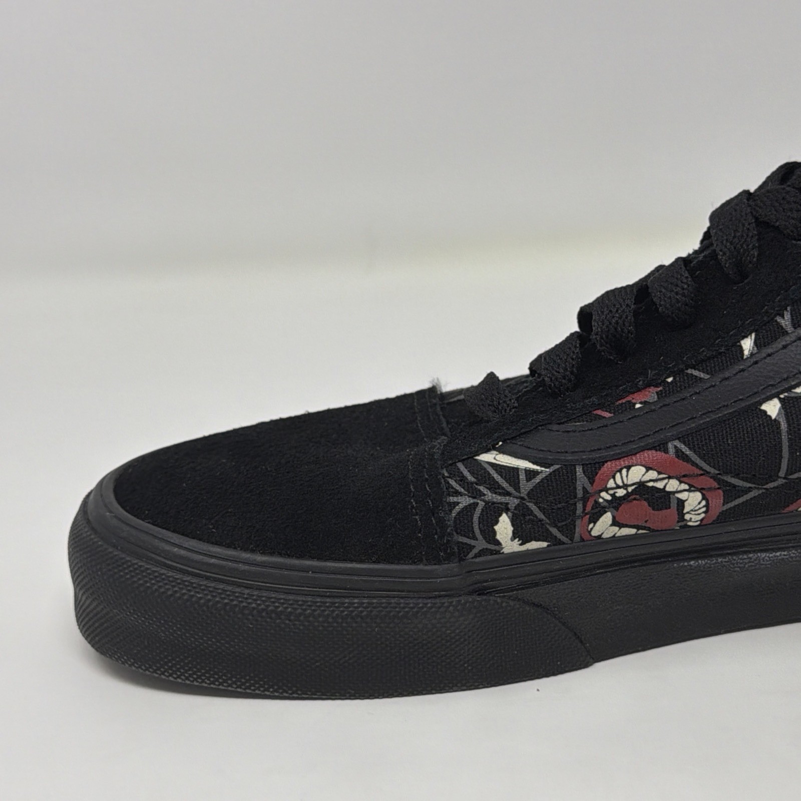 NWT Vans Old Skool Glow In The Dark Skull Vamp Men 6 Women 7.5 STORE MODEL