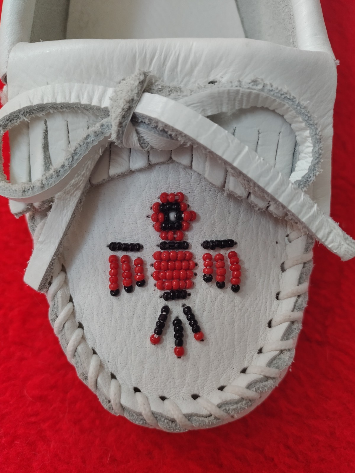 Minnetonka 9 white leather 10 flats native Indian moccasins fringe flats shoes w