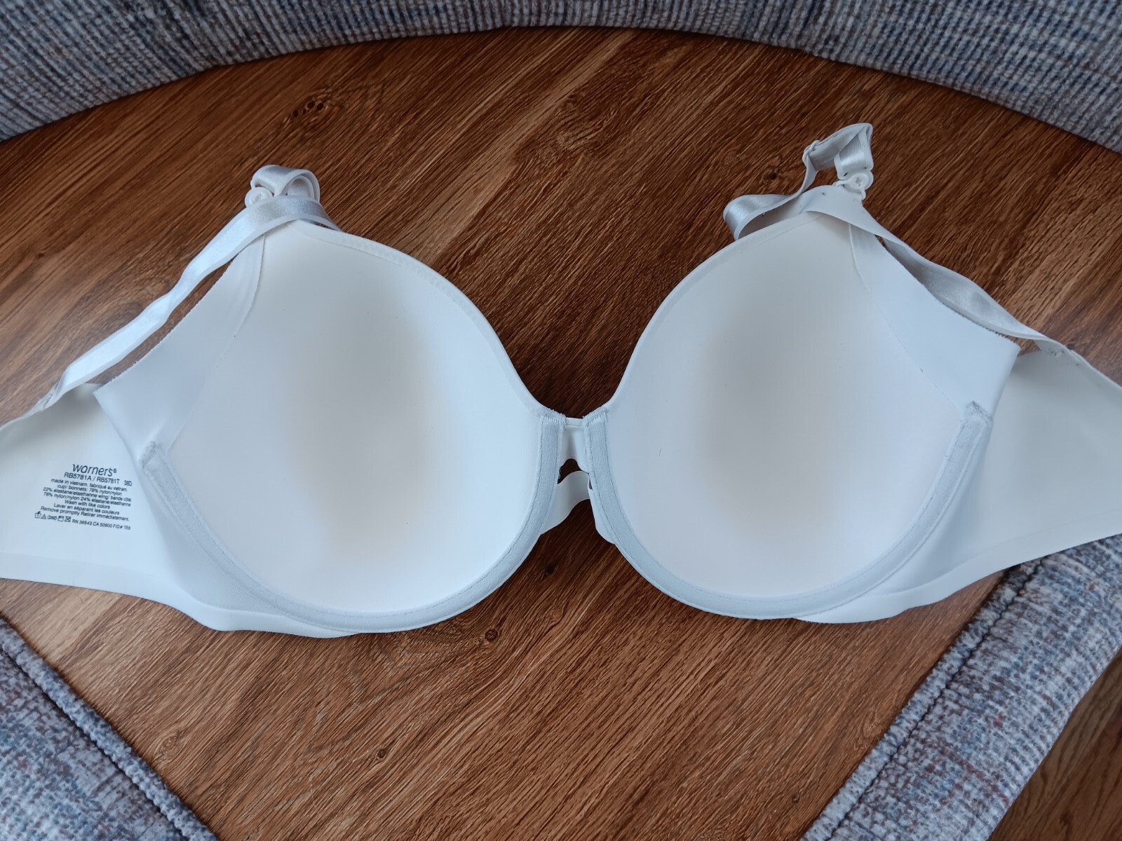 Warners White Underwire No Side Effects Lightly Lined T-Shirt Bra Size: 38D 5781
