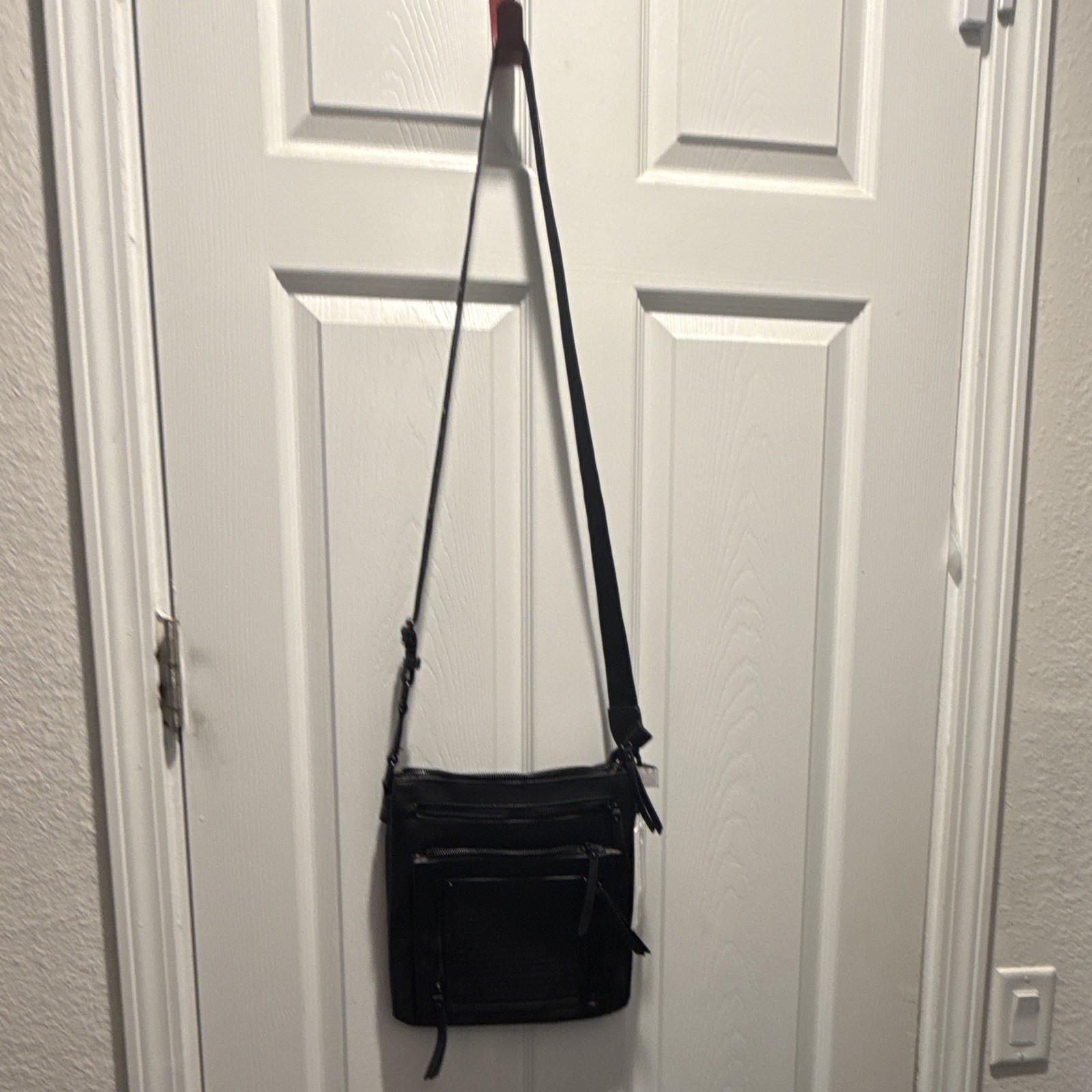 GUSSACI Black Crossbody Bag Adjustable Logo Strap Multiple Zip Pockets Silver HW
