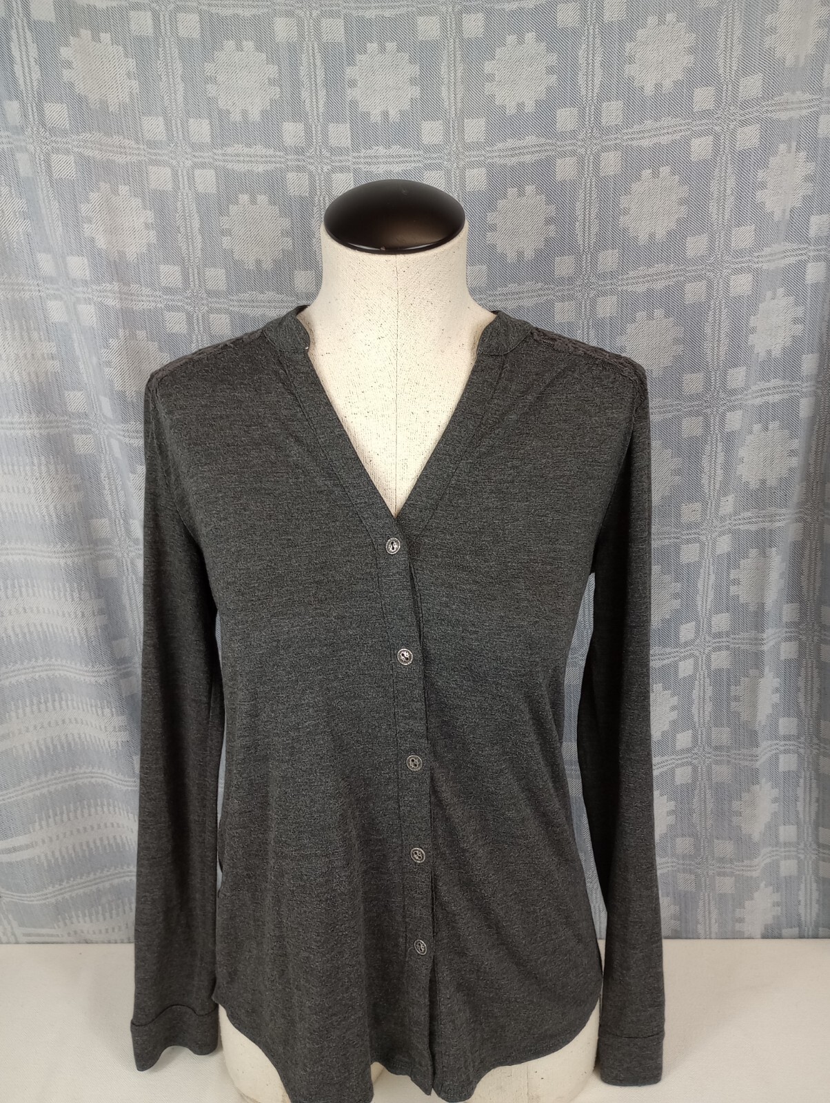 XHILARATION Top Women’s Size XS Gray Lace Back Unique Design Long Sleeve Button