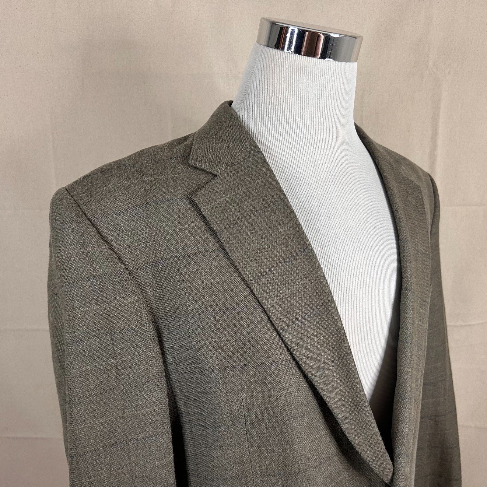 Jos A Bank 46R Sport Coat Silk Wool Blend Beige Plaid Two Button Lined Vented