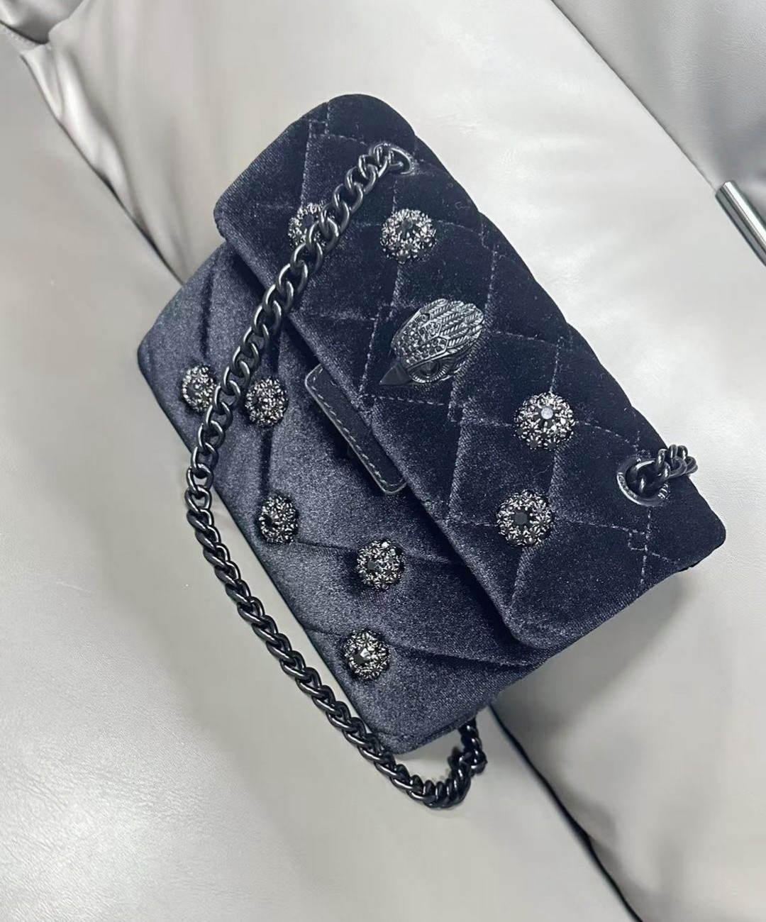 Kurt Geiger London Black Velvet Quilted Crossbody Silver Flower Eagle 20×8×15 cm